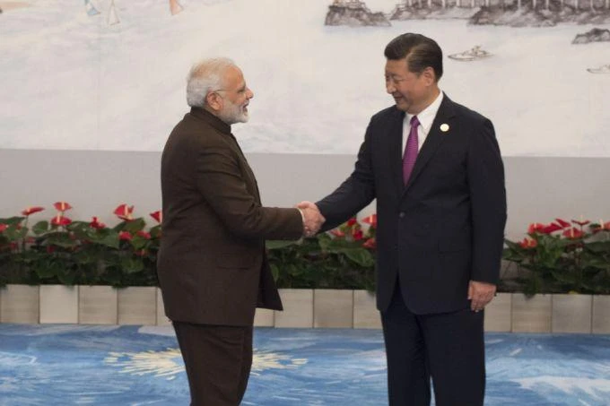 Chinese President Xi Jinping (R) has told Indian Prime Minister Narendra Modi that their two countries should pursue "healthy, stable bilateral ties", state media reported Tuesday in the wake of a protracted border standoff. (AFP)