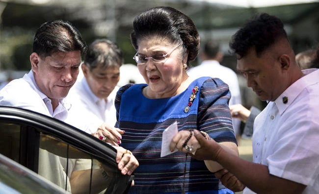 Former Philippine first lady and now congresswoman Imelda Marcos is assisted to her car after visiting the tomb of former Philippine president and late dictator Ferdinand Marcos on National Heroes' Day at the Heroes Cemetery in Manila on August 28, 2017. (AFP)