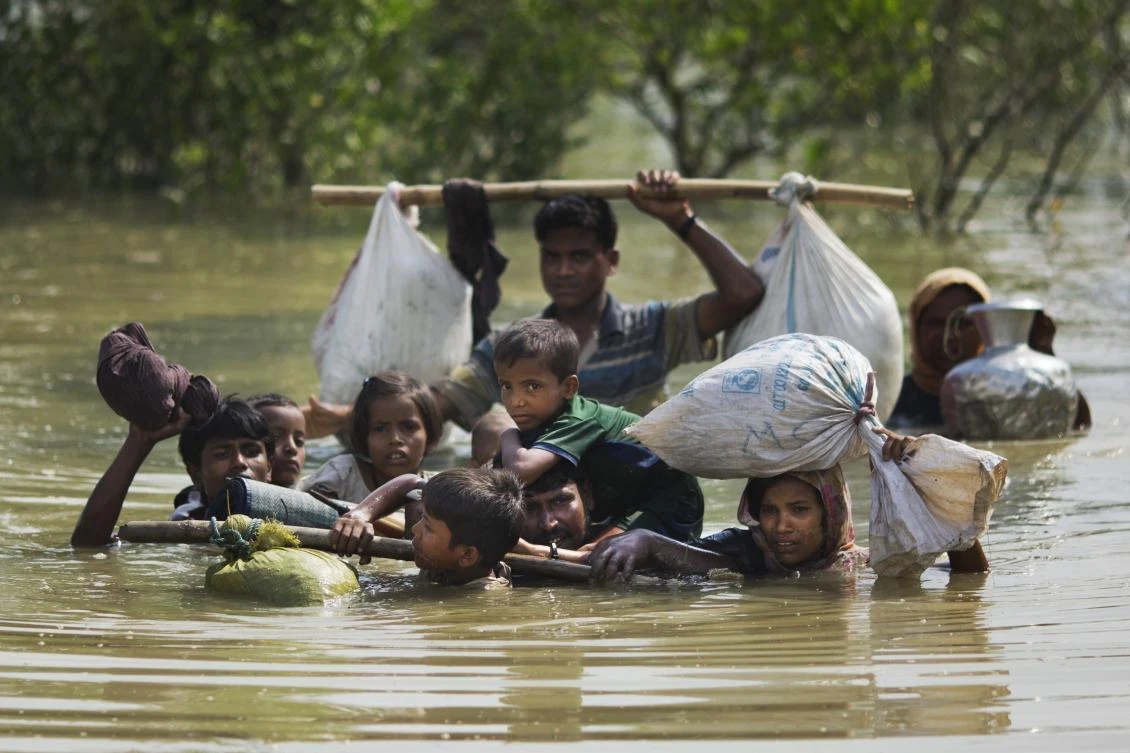 A Rohingya family reaches the Bangladesh border after crossing a creek of the Naf river on the border with Myanmmar, in Cox's Bazar's Teknaf area, Monday, Sept. 4, 2017. (AP Photo/Bernat Armangue)