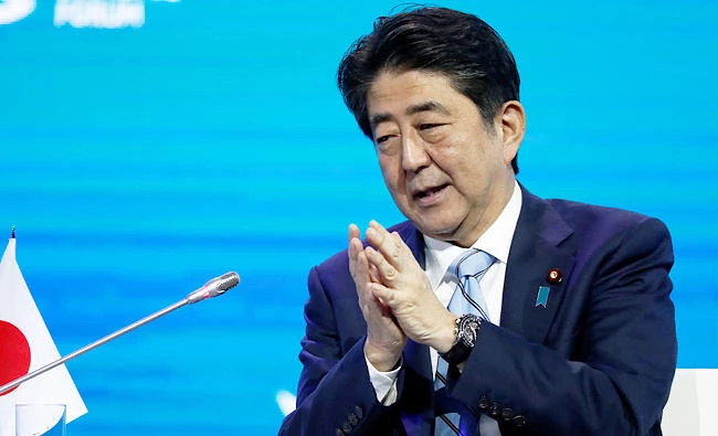 Japanese Prime Minister Shinzo Abe speaks during a session of the Eastern Economic Forum in Vladivostok, Russia September 7, 2017. (Reuters)