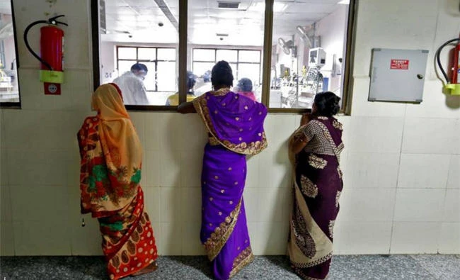 In this file photo, women look into the intensive care unit in a hospital in Gorakhpur district, India on August 14, 2017. (REUTERS/Cathal McNaughton)