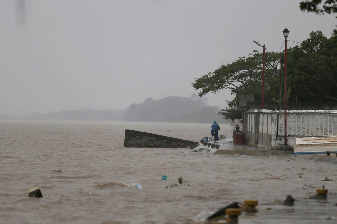 Storm Katia rapidly weakens after making landfall near Tecolutla, Mexico
