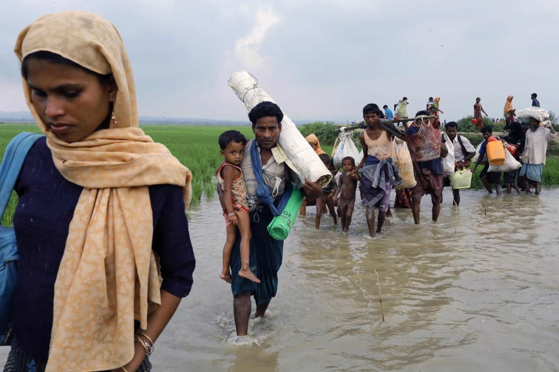 Rohingya refugees from Myanmar's Rakhine state arrive near the Khanchon border crossing near the Bangaldeshi town of Teknaf on Septebmer 5, 2017. Nearly 125,000 mostly Rohingya refugees have entered Bangladesh since a fresh upsurge of violence in Myanmar on August 25, the United Nations said September 5, as fears grow of a humanitarian crisis in the overstretched camps. The UN said 123,600 had crossed the border in the past 11 days from Myanmar's violence-wracked Rakhine state. (AFP)