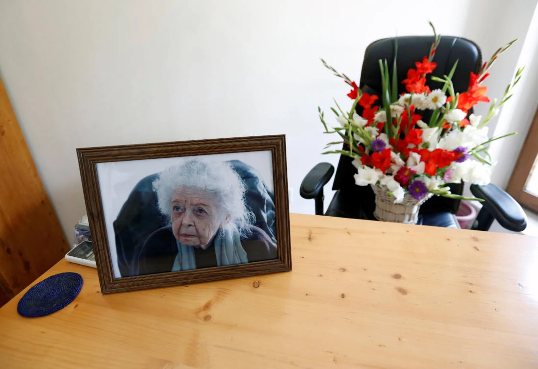 A photograph of late Nancy Hatch Dupree, an American historian, and a bouquet of flowers are seen in her office after she passed away, in Afghanistan Centre at Kabul University (ACKU), in Kabul, Afghanistan September 10, 2017. (REUTERS)