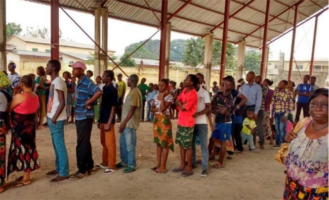 Congolese people queue to receive vaccination against yellow fever in Gombe district, of the Democratic Republic of Congo's capital Kinshasa, in this August 17, 2016 photo. on Sunday, Sept. 10, 2017, the World Health Organization said more than 500 people have died so far in a cholera epidemic that is sweeping the DRC. (REUTERS file photo)