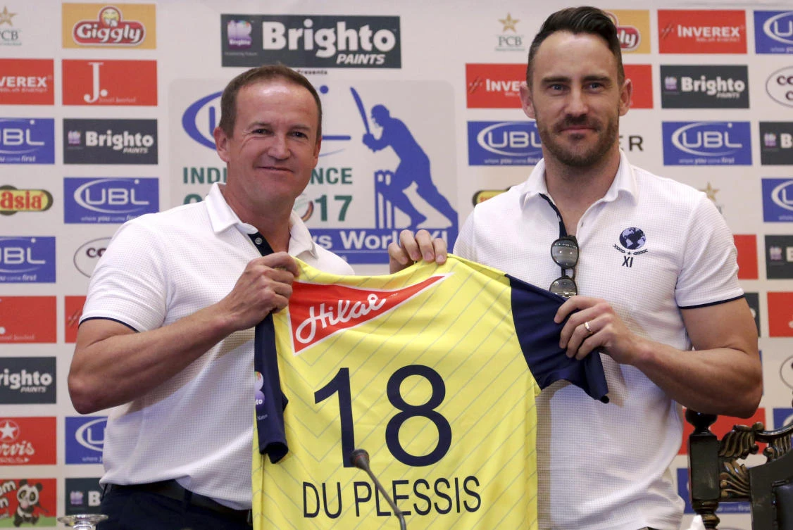 World XI coach Andy Flower, left, displays a match shirt with World XI skipper Faf du Plessis during a news conference in Lahore, Pakistan, on Monday, September 11, 2017. (AP)
