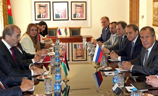 Russian Foreign Minister Sergei Lavrov meets with his Jordanian counterpart Ayman Al-Safadi in Amman on Monday. (AFP)