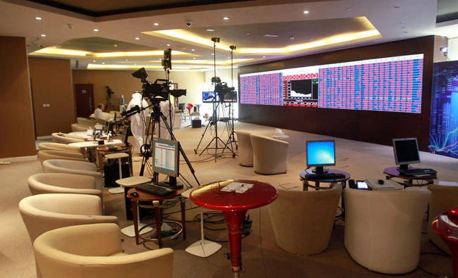 Qatar sinks to 19-month low, SABB surges in Saudi