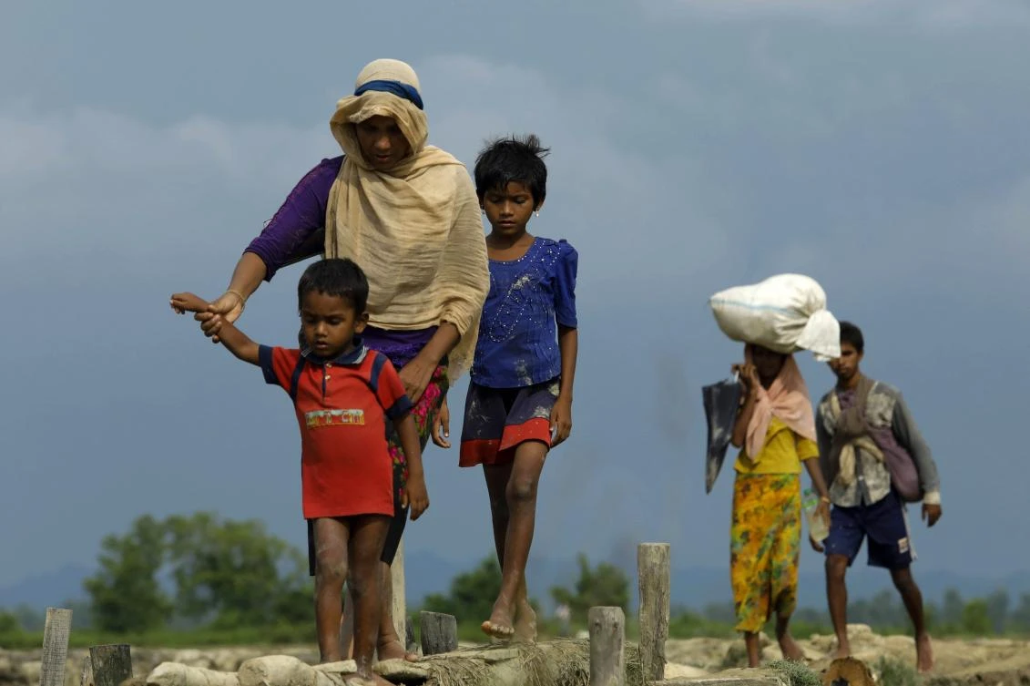 Displaced Rohingya refugees from Rakhine state in Myanmar walk near Ukhia, at the border between Bangladesh and Myanmar. (AFP)