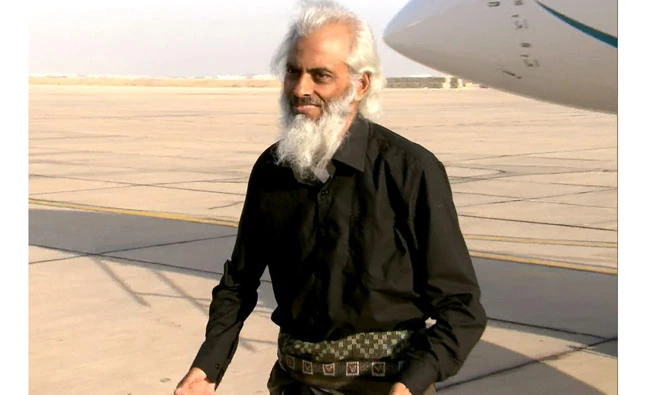 This Oman TV video grab obtained on September 12, 2017, shows Thomas Uzhunnalil, an Indian priest who was abducted last year during a deadly attack by Islamist militants in Yemen, disembarking from a Royal Air Force of Oman plane in the capital Muscat following his release. (AFP Photo \ Handout by Oman TV)