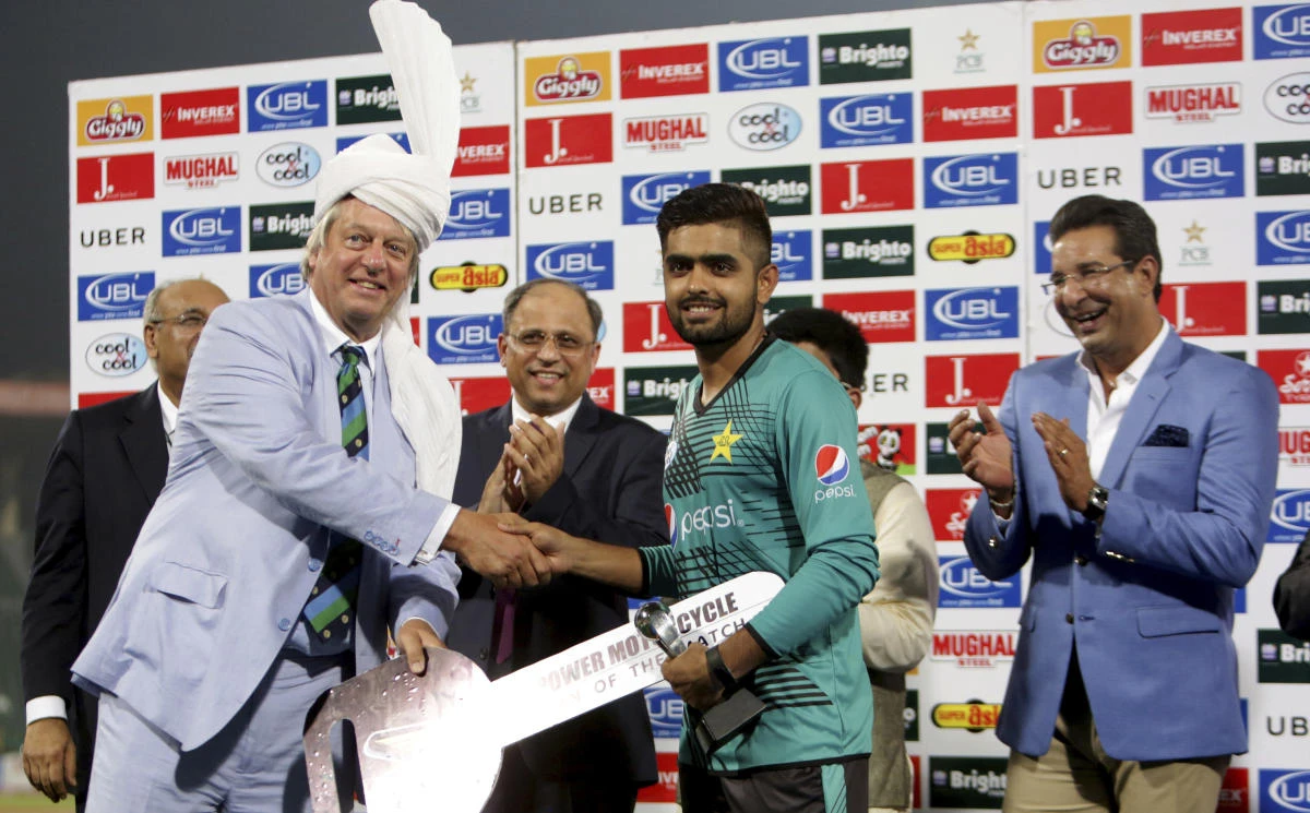 Pakistani cricketer Babar Azam, center, receives man of the match award from Director of the International Cricket Council (ICC) Giles Clarke at the end of the first Twenty20 match between the World XI and Pakistan at the Gaddafi Cricket Stadium in Lahore, Pakistan, Tuesday, Sept. 12, 2017. (AP Photo/K.M. Chaudary)