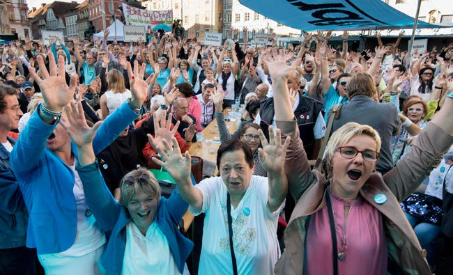 People's party (OeVP) supporters cheer on the party leader Sebastian Kurz during an election rally in Graz, Austria on September 04, 2017. (AFP)