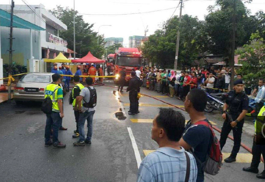 Rescue workers at the religious school Darul Qur’an Ittifaqiyah after a fire broke out in Kuala Lumpur. (Reuters)