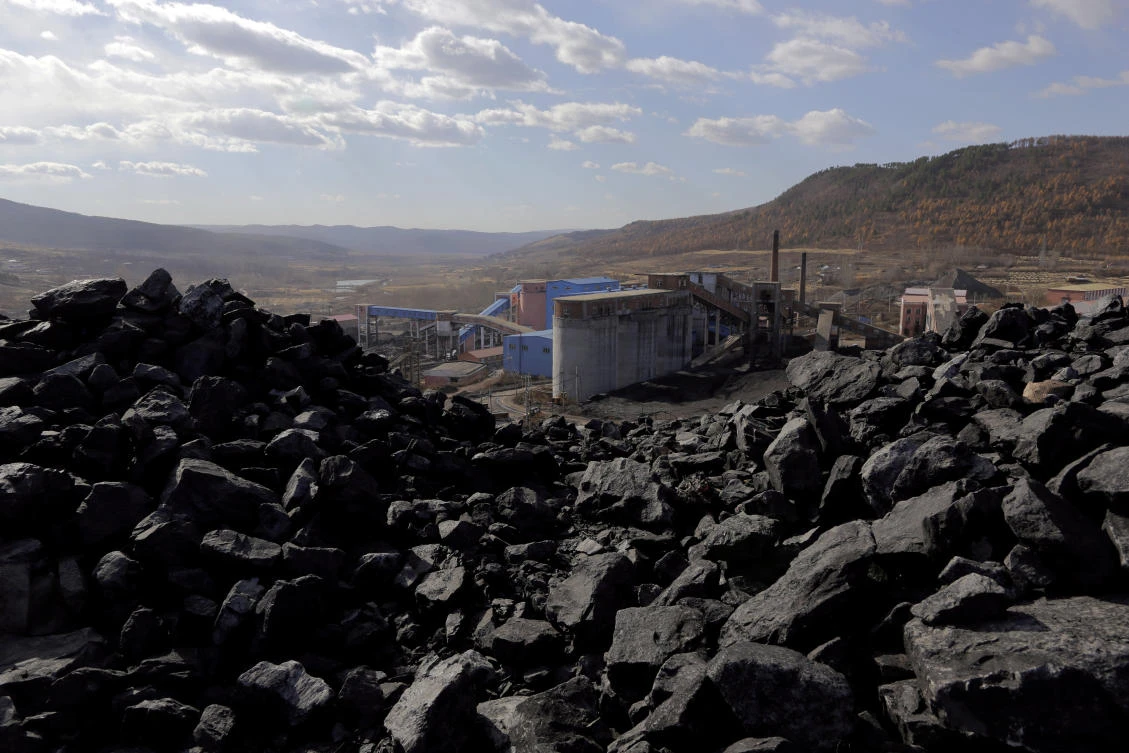 This file photo shows Pinggang coal mine from the state-owned Longmay Group on the outskirts of Jixi, in Heilongjiang province, China, on October 24, 2015. (File photo by Reuters)