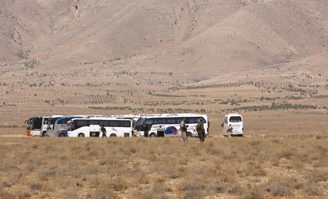 Evacuated Daesh militants, relatives reach eastern Syria