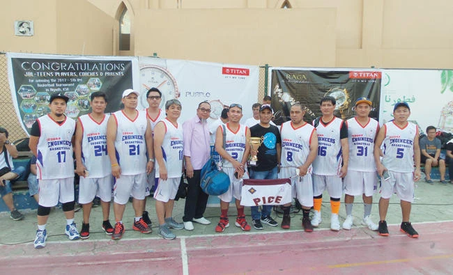 Jeddah Engineers with the championship trophy. (AN photo)