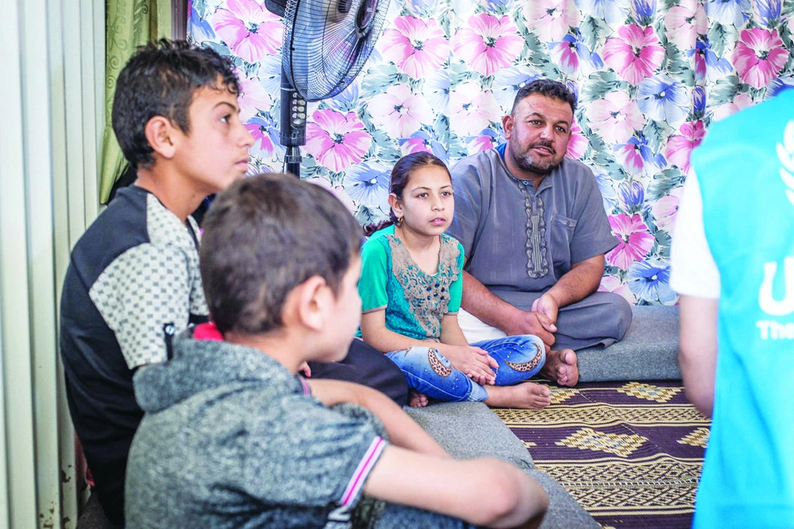 Aid representatives meet with a Syrian family that will benefit from the opening of the solar power plant
in Azraq refugee camp. (UNHCR)