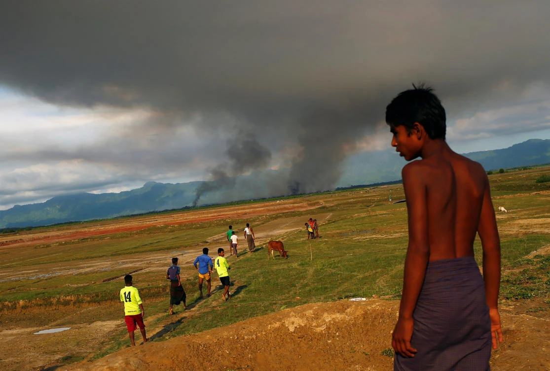 Bangladesh warns Myanmar over border amid Rohingya crisis