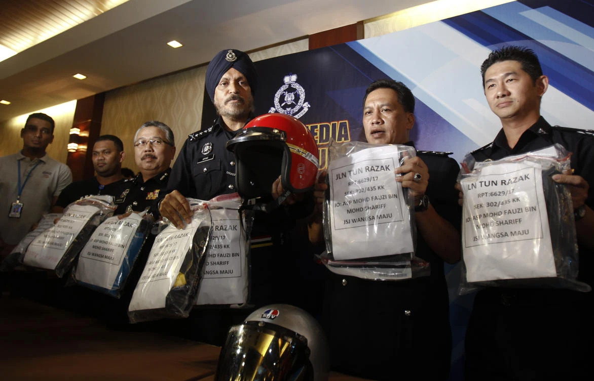 Kuala Lumpur police chief Amar Singh, center, and members of his staff display the belongings of detained suspects during a press conference at Kuala Lumpur police headquarters in Kuala Lumpur, Malaysia on Saturday, September 16, 2017. (AP)