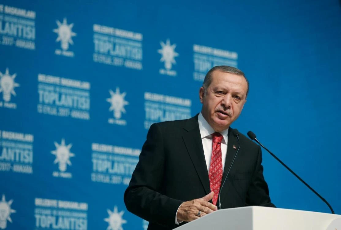 Turkish President Tayyip Erdogan addresses mayors from his ruling AK Party at the Presidential Palace in Ankara, Turkey, September 13, 2017. (REUTERS)