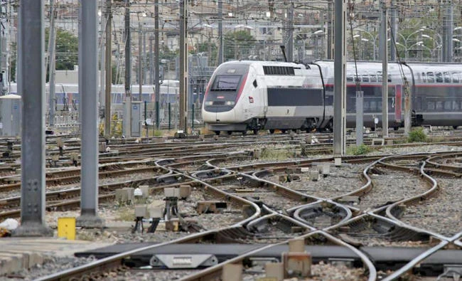 American tourists attacked with acid at French train station