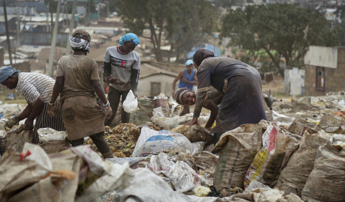 In one of Africa's largest dumps, some residents are making a living by collecting and recycling hair from the mountains of rubbish. (AP)
