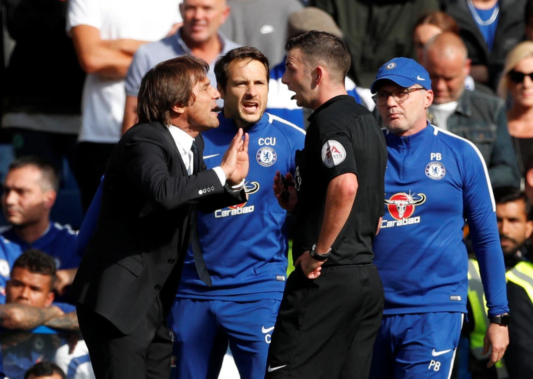 Chelsea manager Antonio Conte and coach Carlo Cudicini remonstrate with referee Michael Oliver.