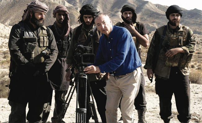 British lmmaker Peter Kosminsky prepares to lm on the set of ‘The State.’ (Photo courtesy of Channel 4)