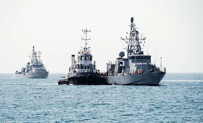 This file photo taken on August 16, 2010 shows the US patrol Coastal ships USS Thunderbolt (PC 12) (L)and USS Squall (PC 7) (R)as they transit from Khalifa Bin Salman Port to Mina Salman Pier near Bahrain. (AFP)