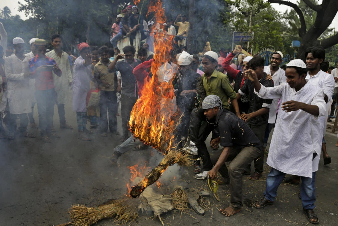 Indian Muslims burn effigies of Indian Prime Minister Narendra Modi and Myanmar's State Counsellor Aung San Suu Kyi during a protest against the persecution of Myanmar's Rohingya Muslim minority in Kolkata, India, Monday, Sept. 11, 2017. India has urged Myanmar to handle the situation in its Rakhine state with restraint following the exodus of hundreds of thousands of Rohingya refugees into neighboring Bangladesh. (AP)
