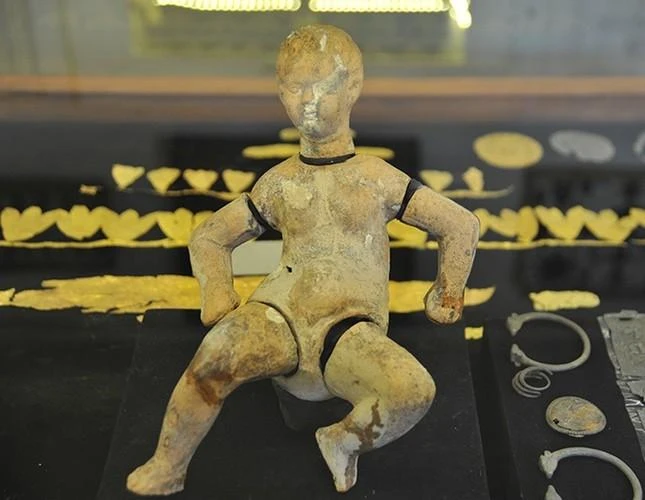 Ancient 3,000-year-old doll is a hit with museum goers