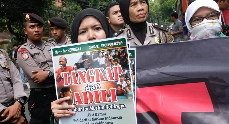Indonesian Muslims hold a rally outside of the Myanmar Embassy in Jakarta against the ongoing crackdown in Maungdaw. (AFP)
