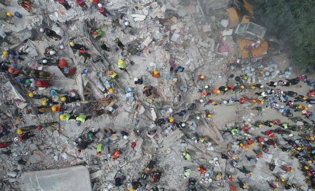 Soft soil makes Mexico City shake like it was built on jelly