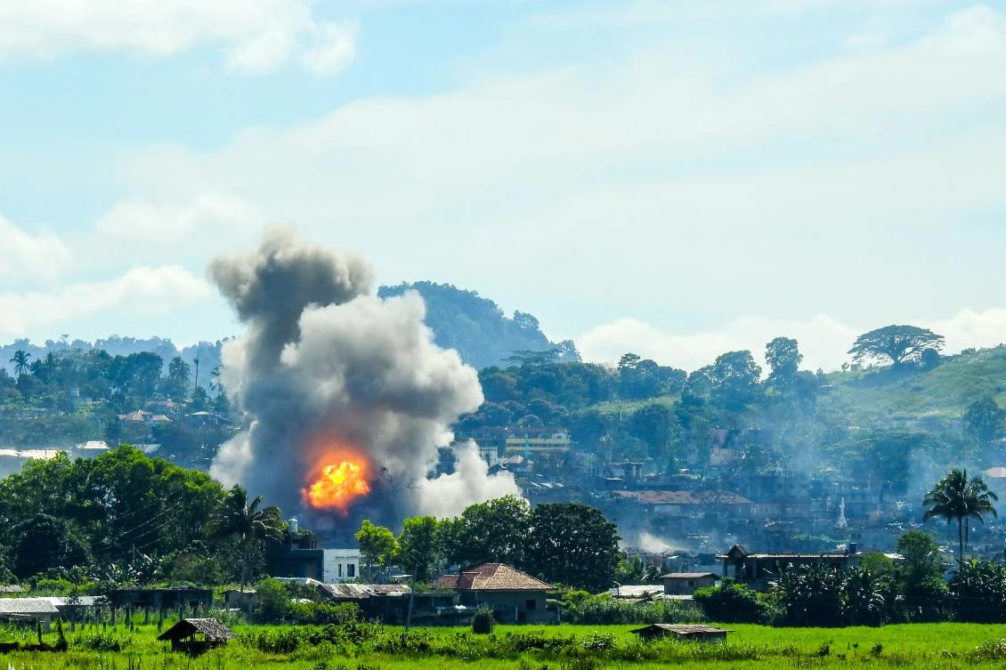 Smoke billows from houses after aerial bombings by Philippine air force planes on Daesh positions in Marawi City on the southern island of Mindanao. AFP