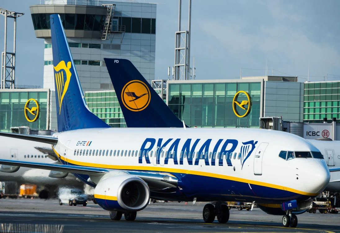 Ryanair has canceled 2,100 flights to the end of October, threatening to jeopardize the travel plans of 315,000 customers. (AFP)