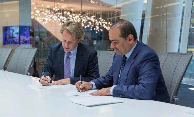 Dr. Ghassan Alshibl, MD and CEO of SRMG (R) signing the Agreement with Justin Smith, CEO of Bloomberg Media in Bloomberg’s headquarters in New York. (AN photo)