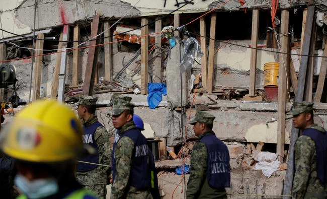 Mexico shocked by news: Girl trapped in rubble did not exist