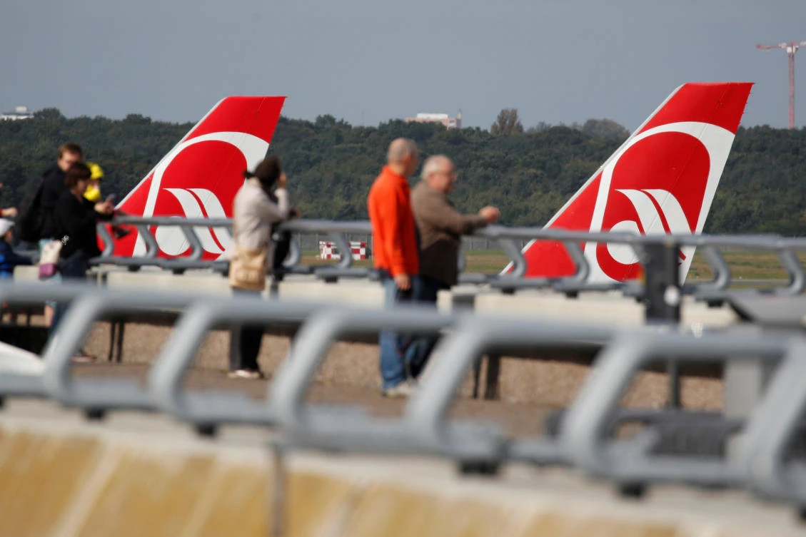 Air Berlin said negotiations with Lufthansa and easyJet would continue until October 12. (Reuters)