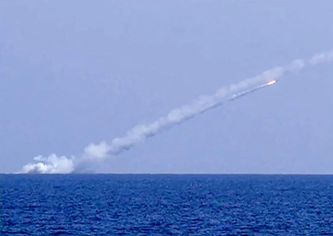 A handout picture provided by the Russian Defence Ministry on September 14, 2017 shows a Russian cruise missile launching from a submarine at an undisclosed location in the Mediterranean Sea. The Russian Defence Ministry launched cruise missiles from submarines in the Mediterranean on September 14, 2017, aimed at Islamic State targets in eastern Syria.(AFP)