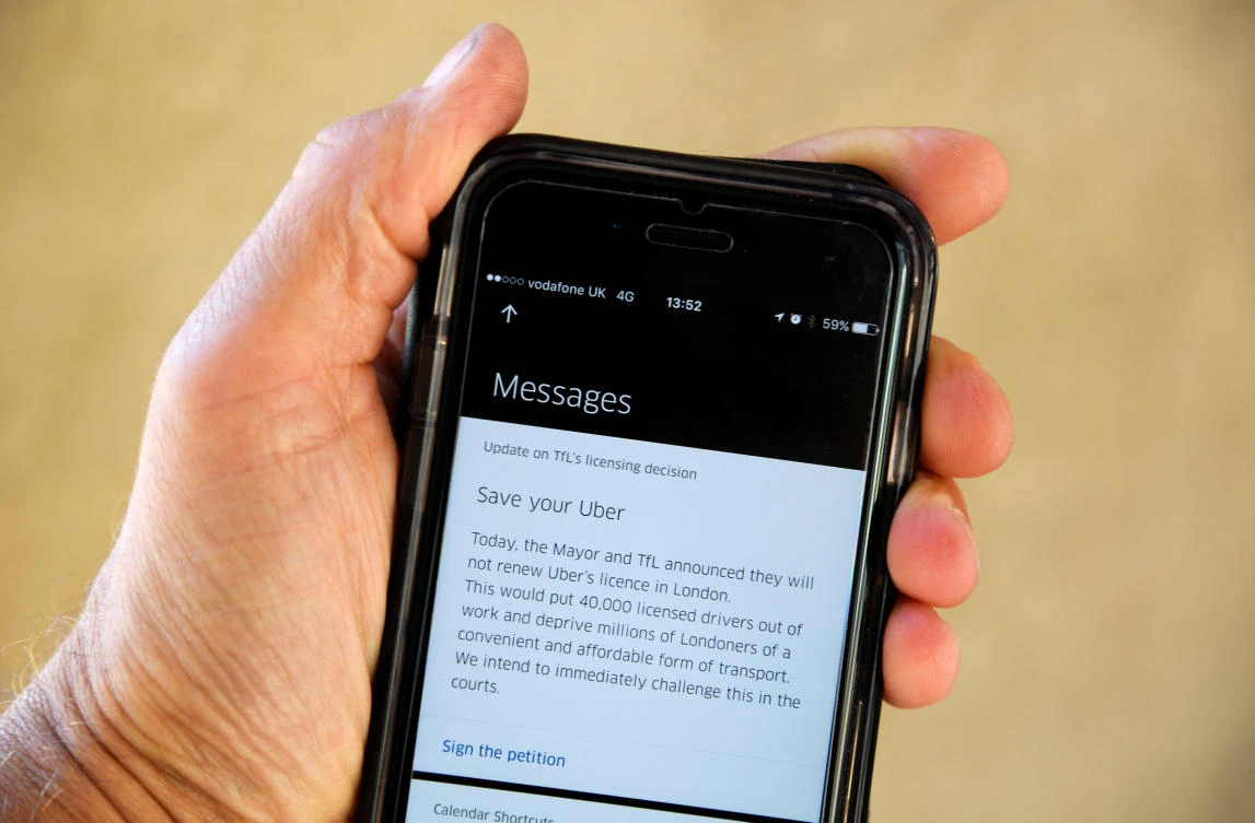 A message appears on the Uber app on a mobile telephone in response to Transport For London’s decision not to renew its license, in central London, Britain, on September 22, 2017. (File photo by Reuters)