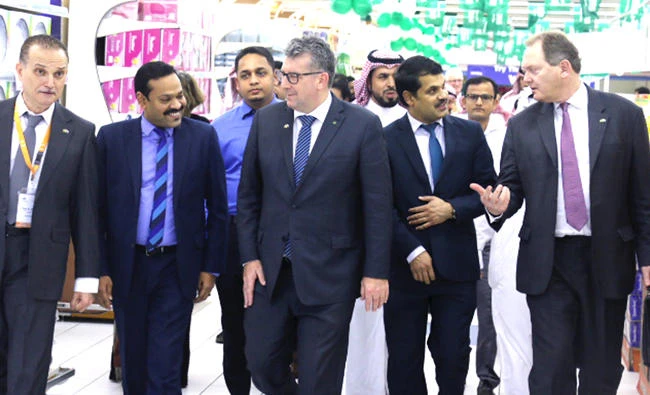 Assistant Minister for Trade, Tourism and Investment of Australia, Keith Pitt; Australian Ambassador to Saudi Arabia, Ralph King; and other business delegates from Australia, during their visit to LuLu Hypermarket in Riyadh. Also seen are LuLu officials, V.K. Abdul Saleem, regional manager; Y.M. Rafeek, general manager (buying); Bashar Naser Al-Basher, administration manager; and Mohammed Ashraf, general manager.