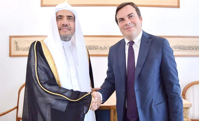 MWL Secretary-General Mohammed bin Abdul Karim Al-Issa, left, shakes hands with Vincenzo Amindola, Italy’s Deputy Foreign Minister for Arab and Islamic Affairs, in Rome on Saturday. (SPA)