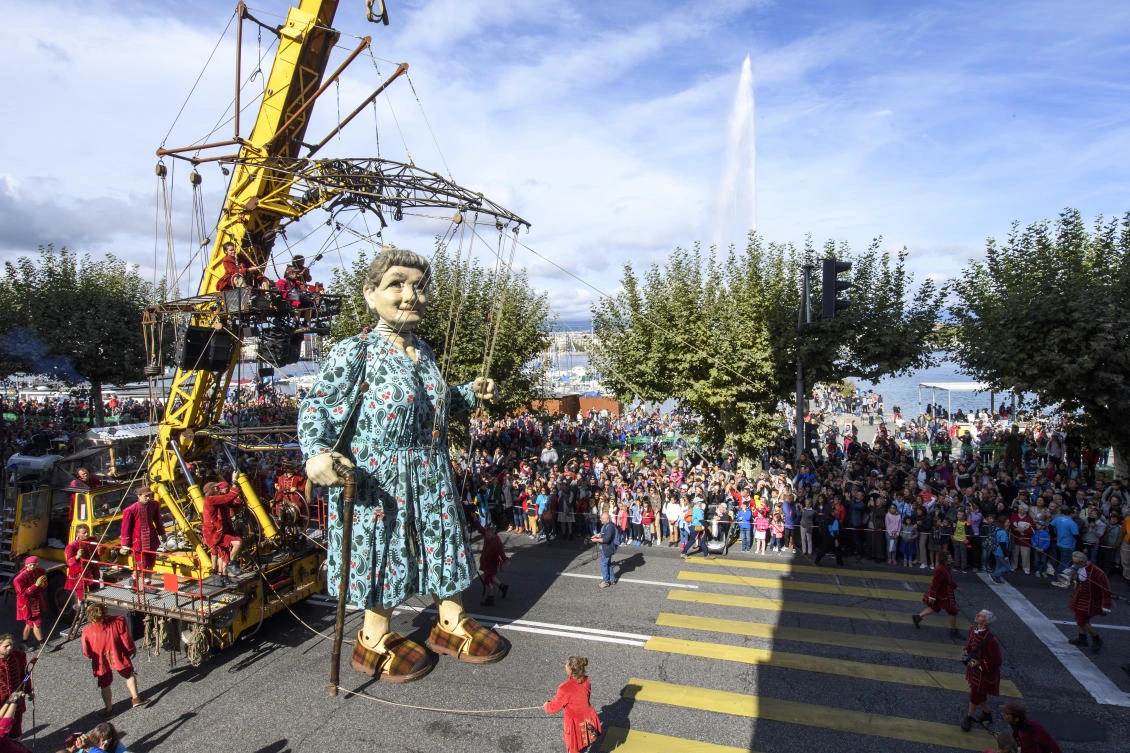 Switzerland and France's theatre street are Royal de luxe