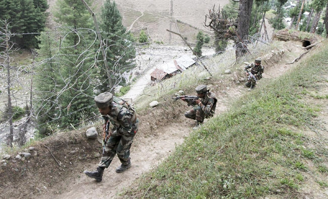 In this photo taken on August 20, 2011, Indian soldiers take positions at a military camp in Gurez, some 160 kms north of Srinagar, as Indian troops and gunmen exchange fire in the sector. (AFP)