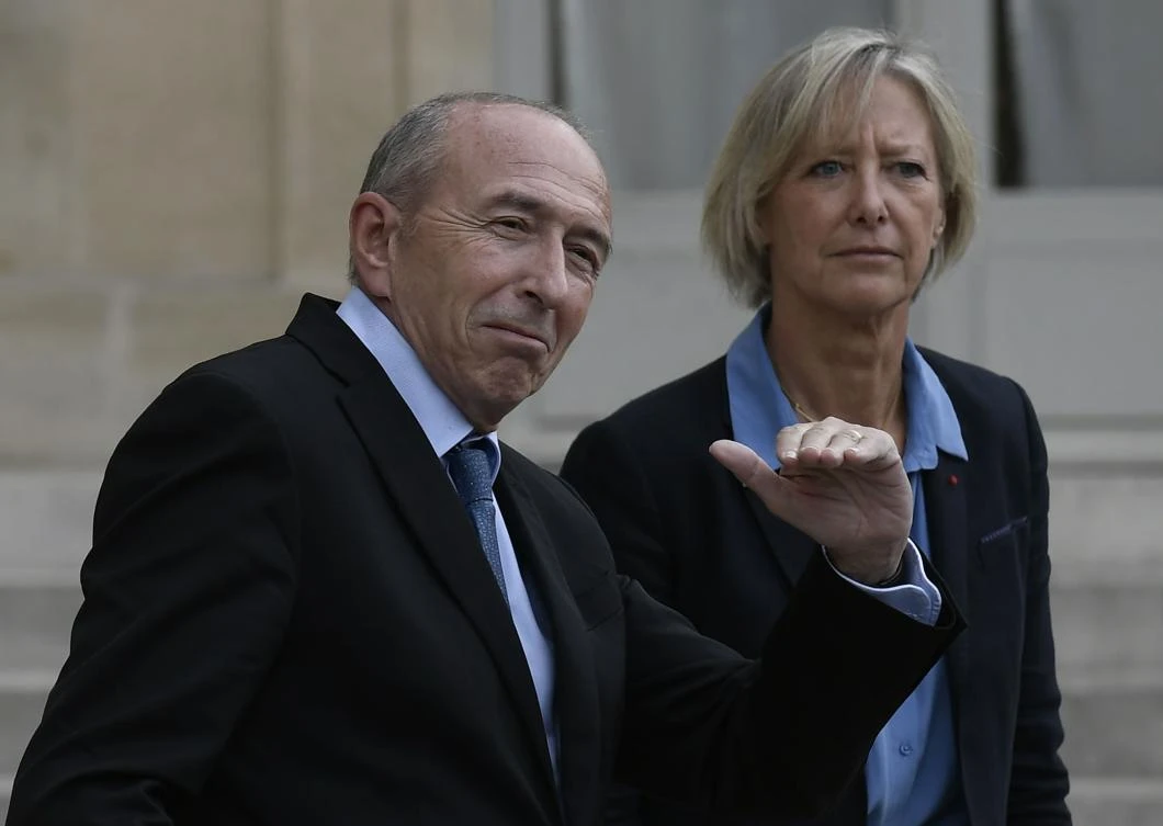 “Radicalized” person arrested after explosive device found in Paris-minister