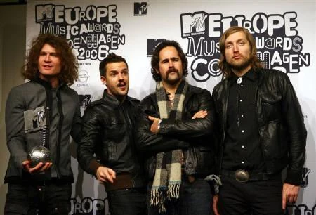 David Keuning, Brandon Flowers, Ronnie Vannucci and Mark Stoermer of The Killers pose with the Best Rock Award at the 13th Annual MTV Europe Music Awards 2006 show in Bella Center in Copenhagen, November 2, 2006. (File photo by Reuters)