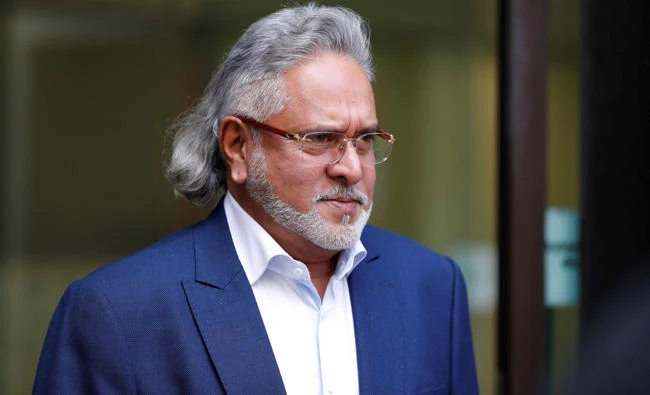 Indian tycoon Vijay Mallya leaves Westminster Magistrates' Court in central London on Ocober 3, 2017. British police rearrested Indian tycoon Vijay Mallya on September 3, 2017 amid an ongoing extradition request from India, where he is accused of fraud. (AFP / Adrian Dennis)