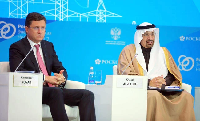 Saudi Energy Minister Khalid Al-Falih, right, and Russian Energy Minister Alexander Novak, speak at the Russian-Saudi Investment Forum in Moscow on Thursday. (SPA)