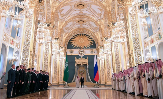 Russian President Vladimir Putin and Saudi Arabia's King Salman attend a welcoming ceremony ahead of their talks at the Kremlin in Moscow. (AFP)