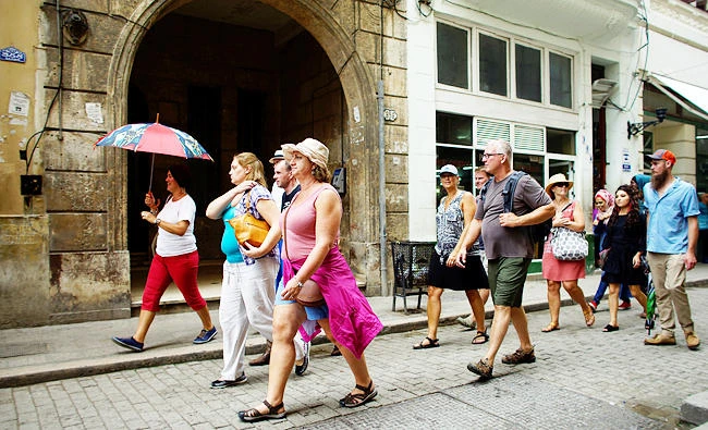 Tourists walk in Havana, Cuba, in this September 29, 2017 photo. (Reuters)